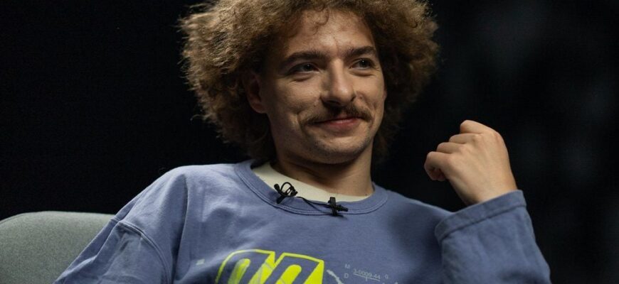 Василь Байдак влаштував у Києві грандіозний концерт на своєму дні народження та зібрав велику суму для ЗСУ Василь Байдак влаштував у Києві грандіозний концерт на своєму дні народження та зібрав велику суму для ЗСУ