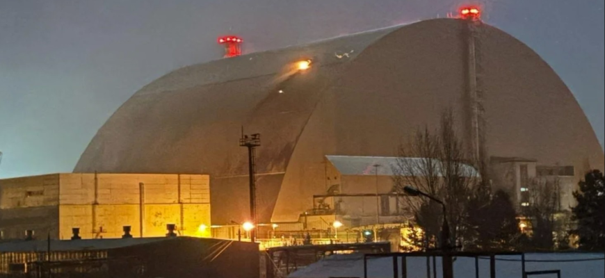 Російський дрон завдав удару по ЧАЕС: Зеленський опублікував відео пожежі Російський дрон завдав удару по ЧАЕС: Зеленський опублікував відео пожежі