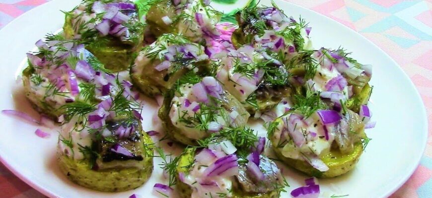 Швидкоїжа по-українському: як приготувати човники з картоплі і оселедця Швидкоїжа по-українському: як приготувати човники з картоплі і оселедця