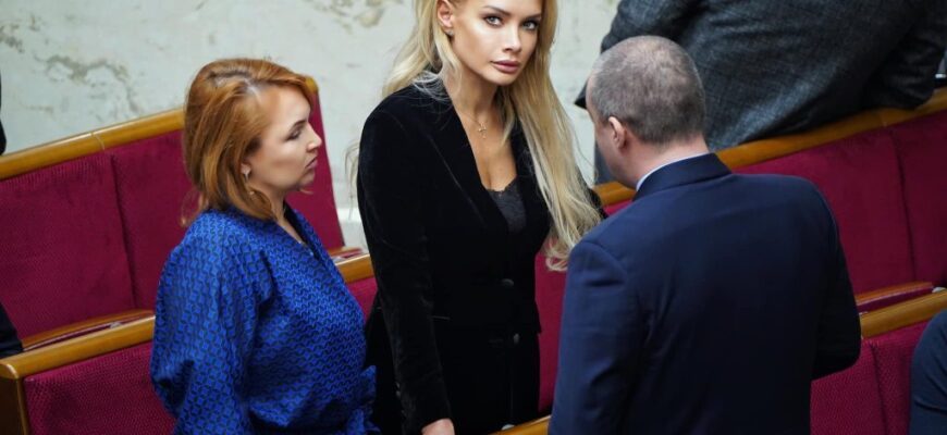 «Слуга народу» написала заяву про складання мандату: що сталося «Слуга народу» написала заяву про складання мандату: що сталося