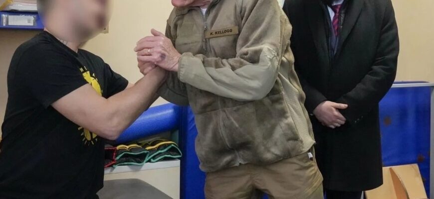 “Трамп має рацію про кінець війни”: Келлог у госпіталі ЗСУ “Трамп має рацію про кінець війни”: Келлог у госпіталі ЗСУ