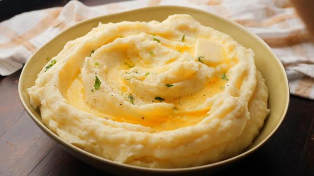 Варто знати! Яку помилку допускають господині при збиванні картопляного пюре Варто знати! Яку помилку допускають господині при збиванні картопляного пюре