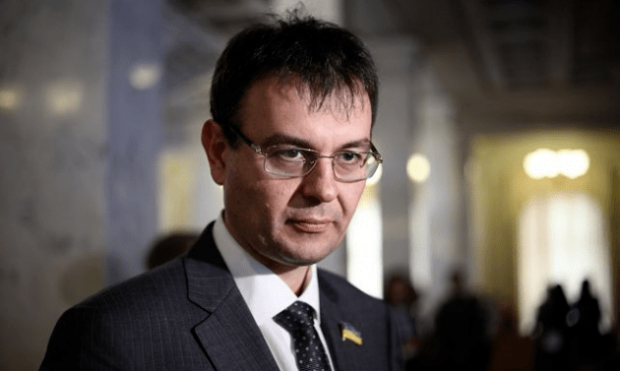 Каже, кошти є: Гетьманцев пропонує підняти вчителям зарплати до еквіваленту 00 Каже, кошти є: Гетьманцев пропонує підняти вчителям зарплати до еквіваленту 00