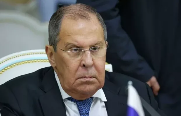 Лавров заявив, що Росія визнає Зеленського головою України, але не впевнені щодо його права “підписувати документи” Лавров заявив, що Росія визнає Зеленського головою України, але не впевнені щодо його права “підписувати документи”