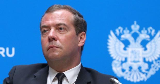 Медведєв висловився про війська НАТО в Україні та обізвав Макрона “безмозким гальським півнем” Медведєв висловився про війська НАТО в Україні та обізвав Макрона “безмозким гальським півнем”