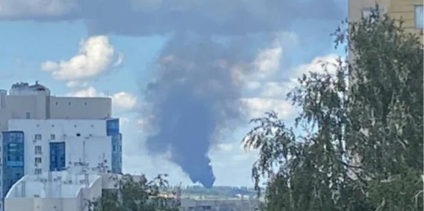 Над містом піднявся чорний дим: У Бєлгороді БпЛА атакували вертолітний майданчик (відео) Над містом піднявся чорний дим: У Бєлгороді БпЛА атакували вертолітний майданчик (відео)