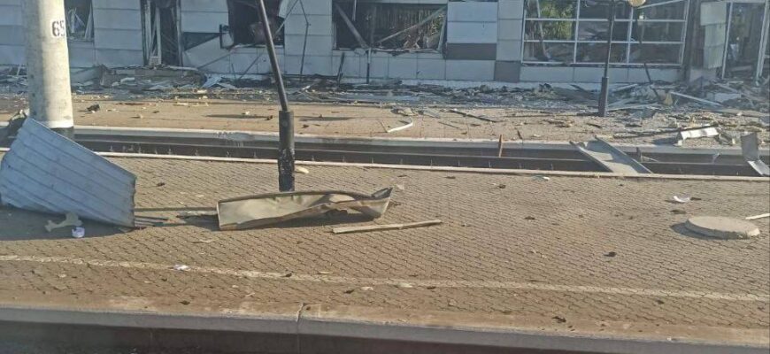 Обласного вокзалу більше немає! Також згорів дитсадок і не тільки: дрони РФ масовано атакували Україну вночі. Відео Обласного вокзалу більше немає! Також згорів дитсадок і не тільки: дрони РФ масовано атакували Україну вночі. Відео