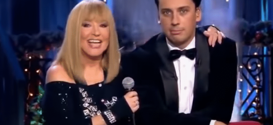 Стала молодшою на 20 років: Галкін показав Пугачову в шкіряній сукні, ультра короткій Стала молодшою на 20 років: Галкін показав Пугачову в шкіряній сукні, ультра короткій