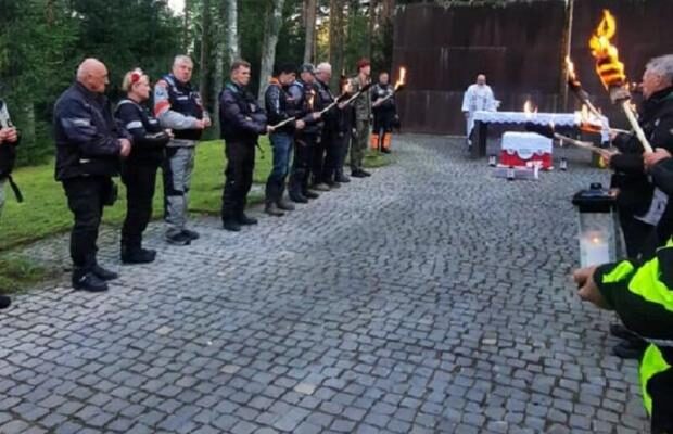 У РФ оголосили персонами нон ґрата 39 польських байкерів: Що вони зробили (фото) У РФ оголосили персонами нон ґрата 39 польських байкерів: Що вони зробили (фото)