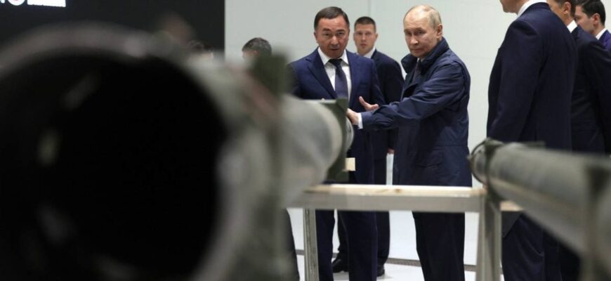 Путін приїхав до Пермі і двічі згадав кінець “СВО”: риторика диктатора змінюється Путін приїхав до Пермі і двічі згадав кінець “СВО”: риторика диктатора змінюється