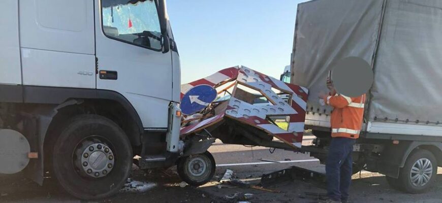 Автотроща на Рівненщині: рух в напрямку міста обмежений Автотроща на Рівненщині: рух в напрямку міста обмежений