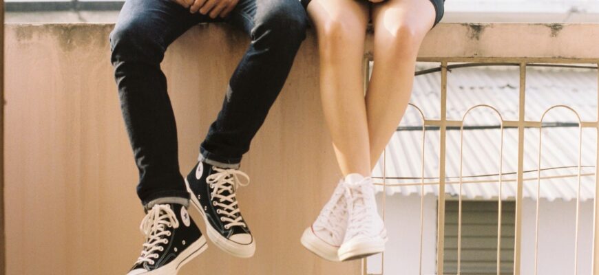 Дівчата виїжджають за кордон услід за хлопцями Дівчата виїжджають за кордон услід за хлопцями