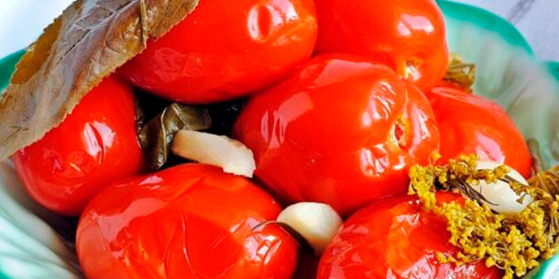 Помідори, які зникають зі столу першими! Найшвидший рецепт маринування Помідори, які зникають зі столу першими! Найшвидший рецепт маринування