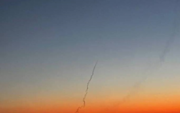 Небо закрили, в аеропортах масово затримуються рейси: В Москві лунають потужні вибухи Небо закрили, в аеропортах масово затримуються рейси: В Москві лунають потужні вибухи