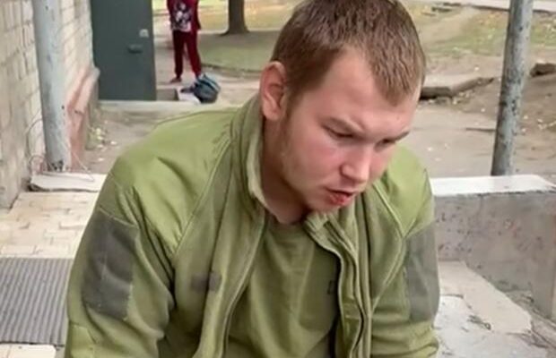 Окупант прийшов із-під Покровська: У центрі Дружківки затримали російського військового (відео) Окупант прийшов із-під Покровська: У центрі Дружківки затримали російського військового (відео)