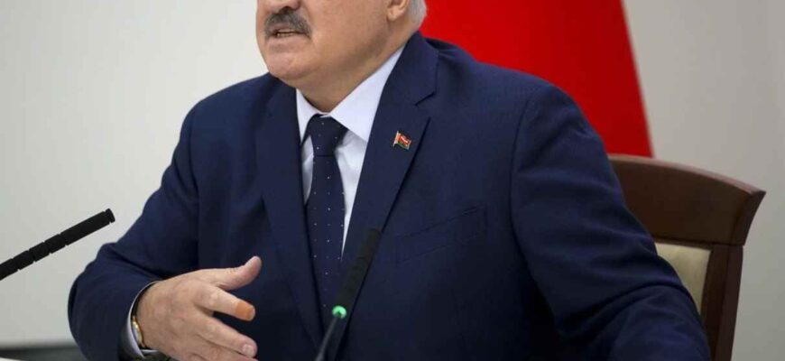 Лукашенко заявив, що вважав Зеленського своїм сином — деталі Лукашенко заявив, що вважав Зеленського своїм сином — деталі