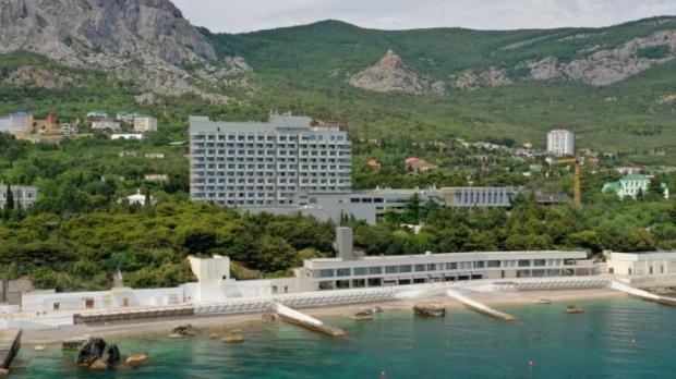 Там була “закрита вечірка” окупантів: Внаслідок прильотів БПЛА по елітному санаторію “Форос” в Криму є загиблі й поранені Там була “закрита вечірка” окупантів: Внаслідок прильотів БПЛА по елітному санаторію “Форос” в Криму є загиблі й поранені