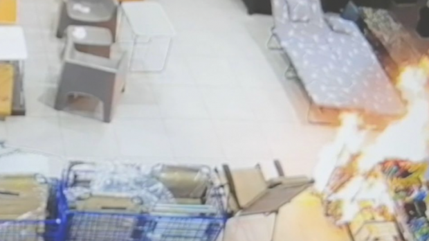 Трохи відкволіклися: Дитина влаштувала пожежу у столичному гіпермаркеті, поки батьки робили покупки Трохи відкволіклися: Дитина влаштувала пожежу у столичному гіпермаркеті, поки батьки робили покупки