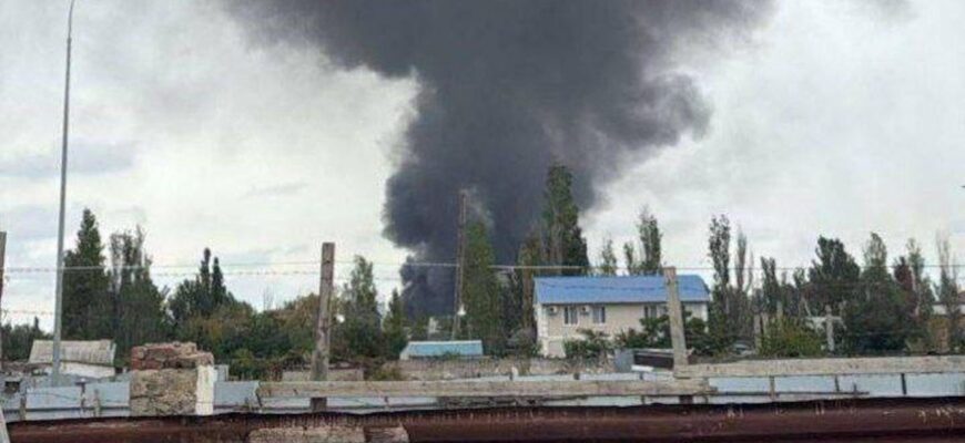 У Феодосії горить нафтобаза окупантів – росіяни заперечують атаку У Феодосії горить нафтобаза окупантів – росіяни заперечують атаку