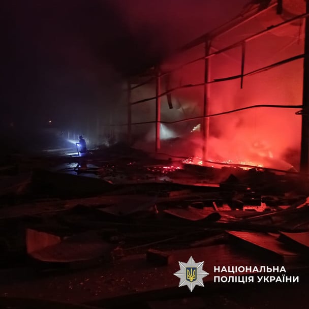 Армія РФ атакувала безпілотниками підприємство у Чугуєві 28 жовтня. / © Національна поліція України