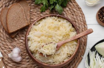 Цей рецепт квашеної капусти підкорив Мережу — хрумка, ароматна й без маринаду Цей рецепт квашеної капусти підкорив Мережу — хрумка, ароматна й без маринаду