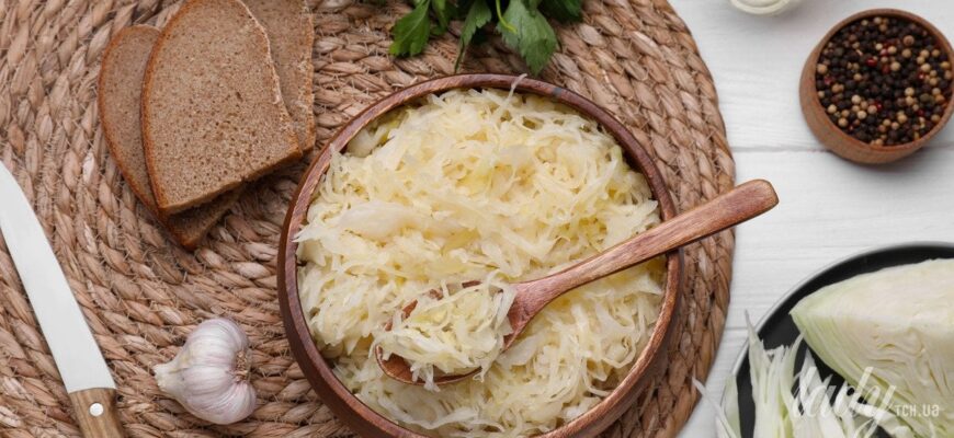 Цей рецепт квашеної капусти підкорив Мережу — хрумка, ароматна й без маринаду Цей рецепт квашеної капусти підкорив Мережу — хрумка, ароматна й без маринаду