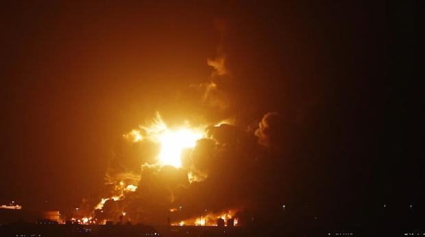 “Добрі дрони” влаштували феєрверк: У Волгоградській області РФ горить газопереробний завод “Добрі дрони” влаштували феєрверк: У Волгоградській області РФ горить газопереробний завод