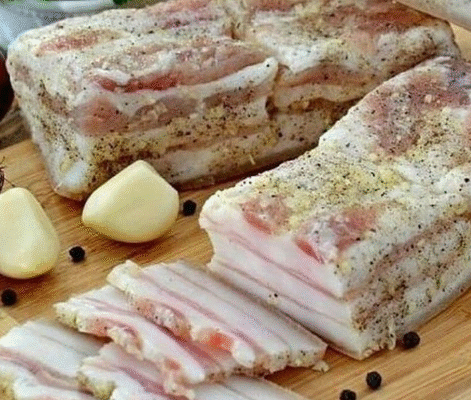 Ідеальне сало у часниковому маринаді: готуємо вдома Ідеальне сало у часниковому маринаді: готуємо вдома