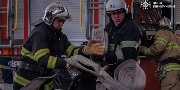 Лікарі марно намагались врятувати: На Вінниччині внаслідок російського обстрілу загинула семирічна дівчинка (фото) Лікарі марно намагались врятувати: На Вінниччині внаслідок російського обстрілу загинула семирічна дівчинка (фото)