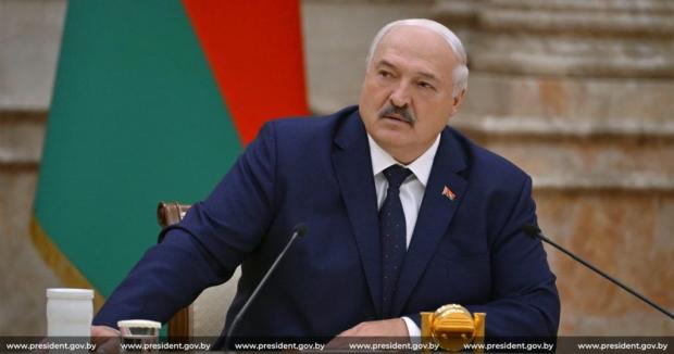 Лукашенко грає на два фронти? Після потепління відносин з США Білорусь почала налагоджувати зв’язки з Європою Лукашенко грає на два фронти? Після потепління відносин з США Білорусь почала налагоджувати зв’язки з Європою