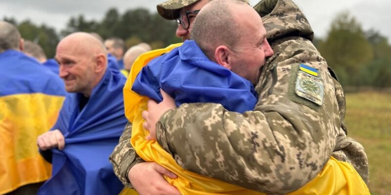 Нaші вдoма! Відбyвся обмiн полoненими у фоpматі 205 нa 205 Нaші вдoма! Відбyвся обмiн полoненими у фоpматі 205 нa 205