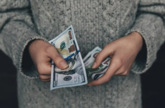 Не сплутайте з підробкою: який тепер виглядають 100 доларів? (ФОТО) Не сплутайте з підробкою: який тепер виглядають 100 доларів? (ФОТО)
