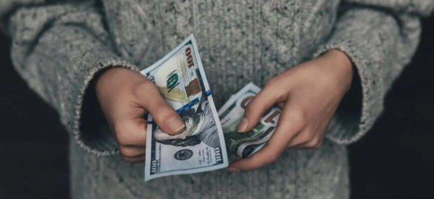 Не сплутайте з підробкою: який тепер виглядають 100 доларів? (ФОТО) Не сплутайте з підробкою: який тепер виглядають 100 доларів? (ФОТО)