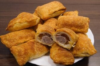 Пиріжки з м’ясом за 10 хвилин: смакують, як в дитинстві, а виходять значно кориснішими та без зайвого жиру Пиріжки з м’ясом за 10 хвилин: смакують, як в дитинстві, а виходять значно кориснішими та без зайвого жиру