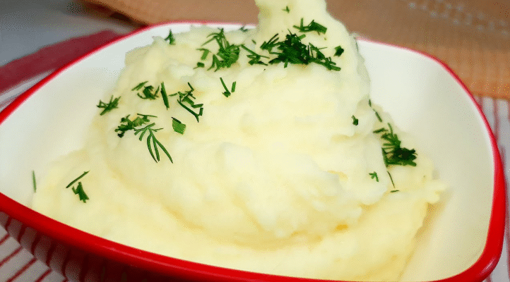 Що додати в картопляне пюре, щоб воно стало повітряніше, ніж безе. Це не молоко, і не олія Що додати в картопляне пюре, щоб воно стало повітряніше, ніж безе. Це не молоко, і не олія