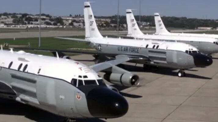 Щось готується? У небі над Росією помітили надсекретний літак-шпигун США, – Daily Mail Щось готується? У небі над Росією помітили надсекретний літак-шпигун США, – Daily Mail