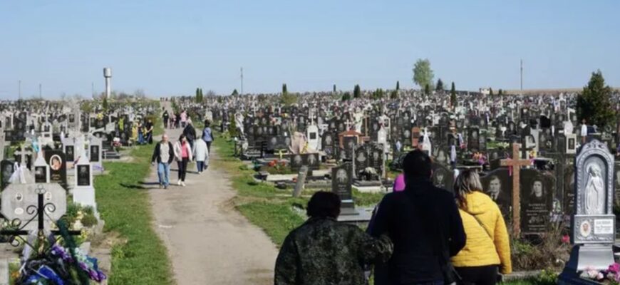 Сьогодні Дмитрівська поминальна субота 2025 року: як правильно згадувати покійників, що нести на кладовище Сьогодні Дмитрівська поминальна субота 2025 року: як правильно згадувати покійників, що нести на кладовище