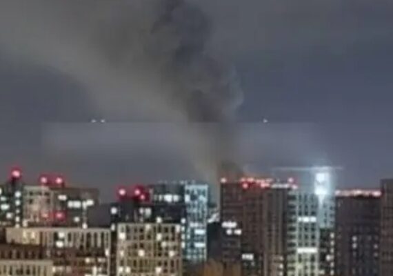 Москва перебуває під атакою дронів: у місті чули вибухи Москва перебуває під атакою дронів: у місті чули вибухи