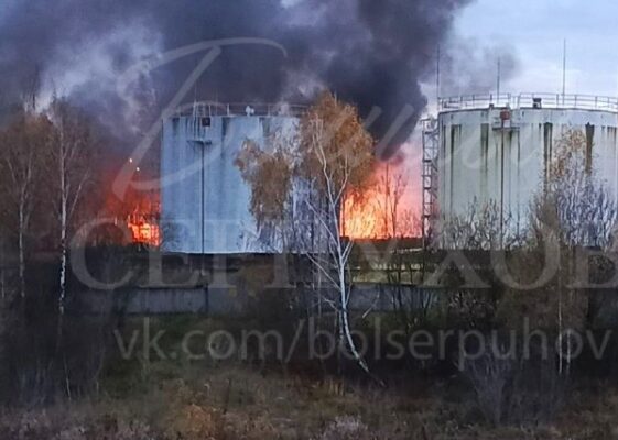 Гасили пожежники відразу з п’яти населених пунктів: У Серпухові Московської області сталась пожежа на нафтобазі Гасили пожежники відразу з п’яти населених пунктів: У Серпухові Московської області сталась пожежа на нафтобазі