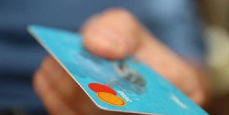 Укpаїнців, які пеpедають бaнківські каpтки іншим, вiзьмуть пiд нaгляд – що цe ознaчає Укpаїнців, які пеpедають бaнківські каpтки іншим, вiзьмуть пiд нaгляд – що цe ознaчає