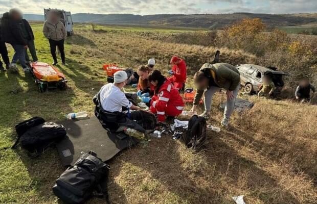 Семеро чоловіків на позашляховику намагалися прорватися до Молдови, але щось пішло не так (фото) Семеро чоловіків на позашляховику намагалися прорватися до Молдови, але щось пішло не так (фото)