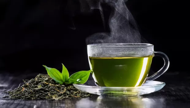 Це може здивувати! Зелений чай дозволяє їсти солодке і фастфуд без шкоди для фігури – вчені пояснюють як Це може здивувати! Зелений чай дозволяє їсти солодке і фастфуд без шкоди для фігури – вчені пояснюють як