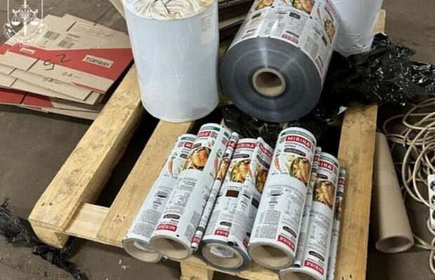 Тисячі упаковок під брендами Nestle, Jacobs, “Чорна карта” й “Мівіна”: Прокуратура виявила масштабне підпільне виробництво підробок популярних товарів Тисячі упаковок під брендами Nestle, Jacobs, “Чорна карта” й “Мівіна”: Прокуратура виявила масштабне підпільне виробництво підробок популярних товарів