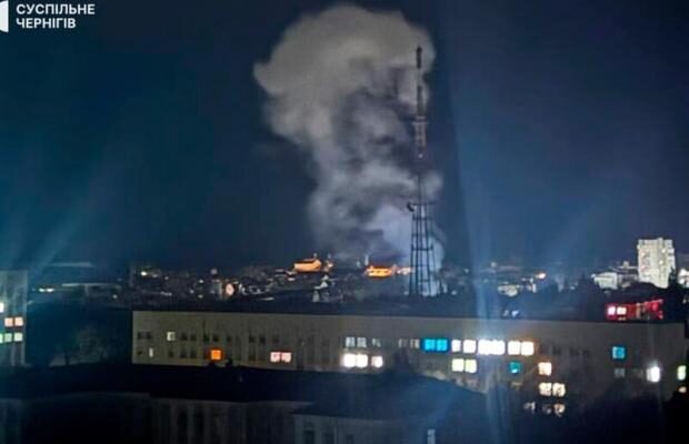 У Чернігові пошкоджено телевежу, місцевих просять триматися подалі У Чернігові пошкоджено телевежу, місцевих просять триматися подалі