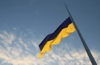 У Києві приспустили головний прапор України У Києві приспустили головний прапор України