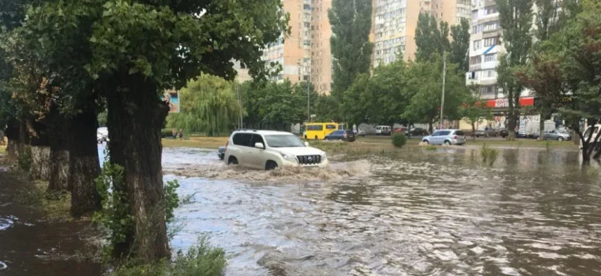 В Одесі жертви стихії: 23-річну дівчину, яку віднесло течією, сподіваються знайти живою В Одесі жертви стихії: 23-річну дівчину, яку віднесло течією, сподіваються знайти живою
