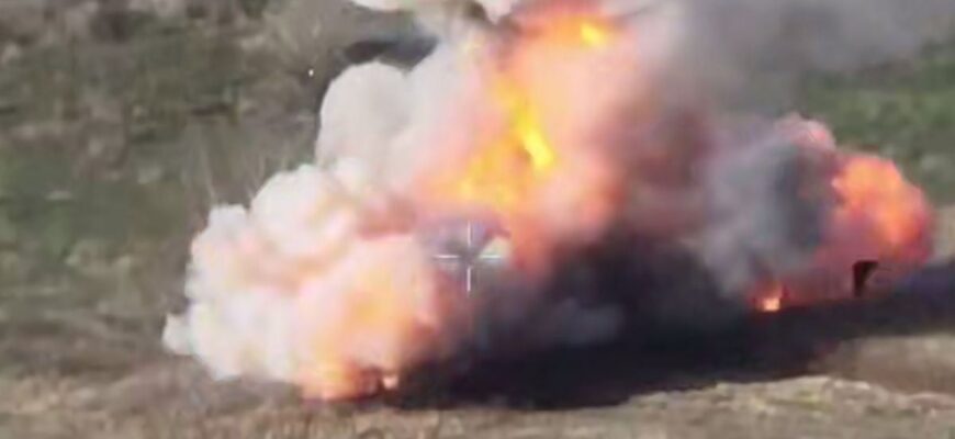 Туман не допоміг ворогові: дрони 93-ї бригади ЗСУ ефектно рознесли бронеколону РФ на Добропільському виступі Туман не допоміг ворогові: дрони 93-ї бригади ЗСУ ефектно рознесли бронеколону РФ на Добропільському виступі