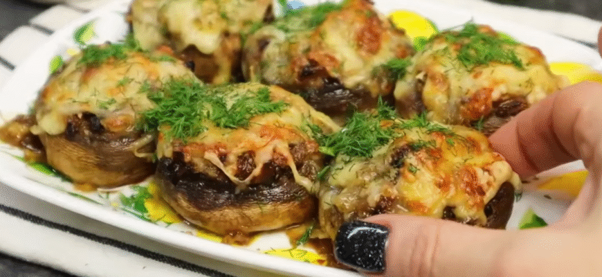 Щоразу, коли бачу величезні печериці, мене накриває ностальгією: готую закуску з 2000-х, яка тоді була хітом Щоразу, коли бачу величезні печериці, мене накриває ностальгією: готую закуску з 2000-х, яка тоді була хітом