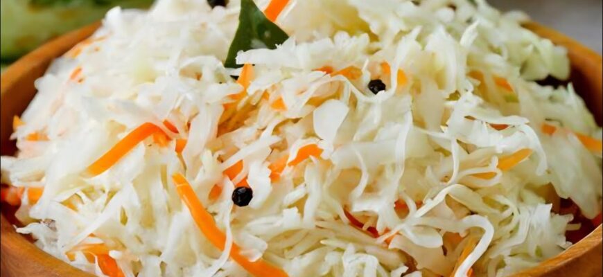 Цей рецепт квашеної капусти з 5 інгредієнтів підкорив Мережу: хрумка та ароматна, без маринаду Цей рецепт квашеної капусти з 5 інгредієнтів підкорив Мережу: хрумка та ароматна, без маринаду