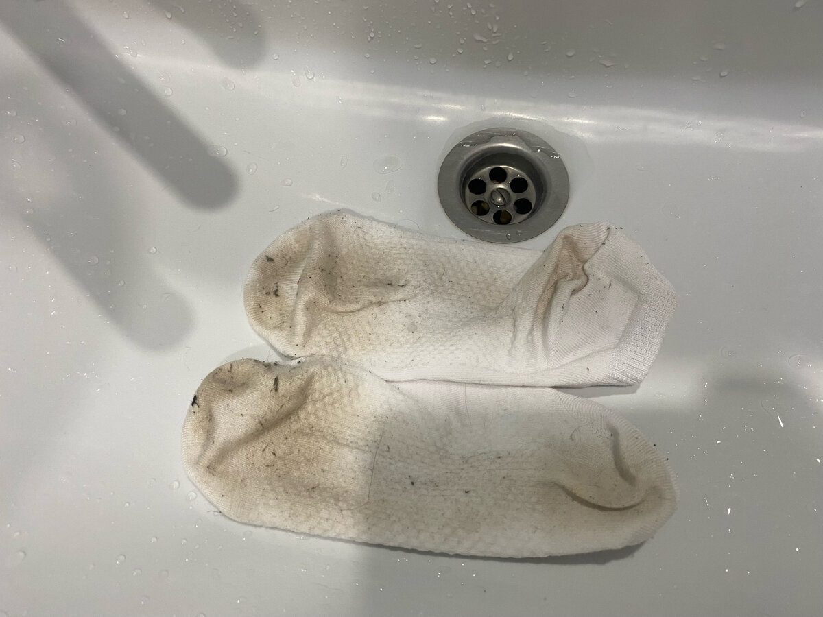 Господині розповіли, як без тертя і виварювання відбілити шкарпетки